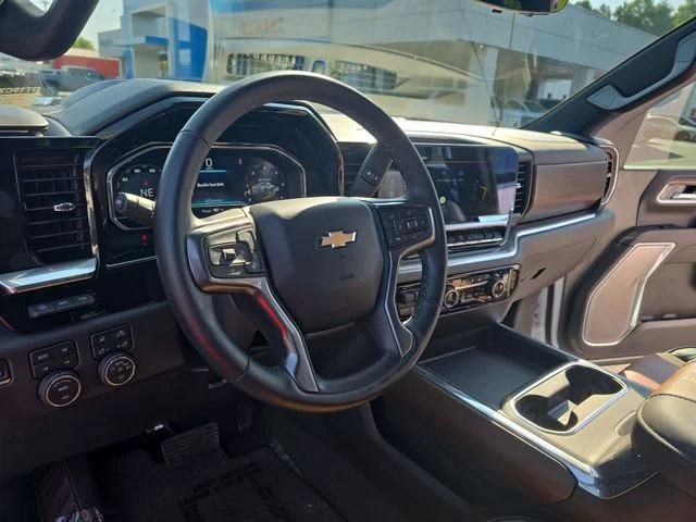 Used 2025 Beige Chevrolet High Country image 17