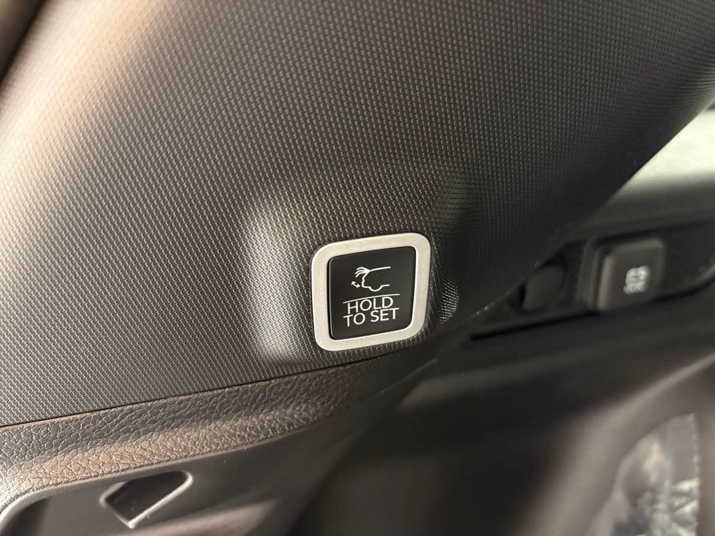 New 2026 Baltic Gray Metallic Clear-Coat Exterior Paint Jeep Altitude image 41