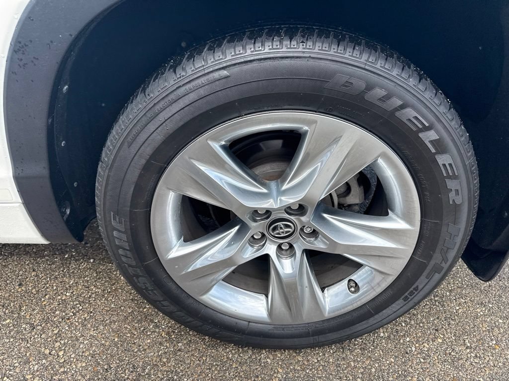 Used 2018 Blizzard Pearl Toyota Limited image 14