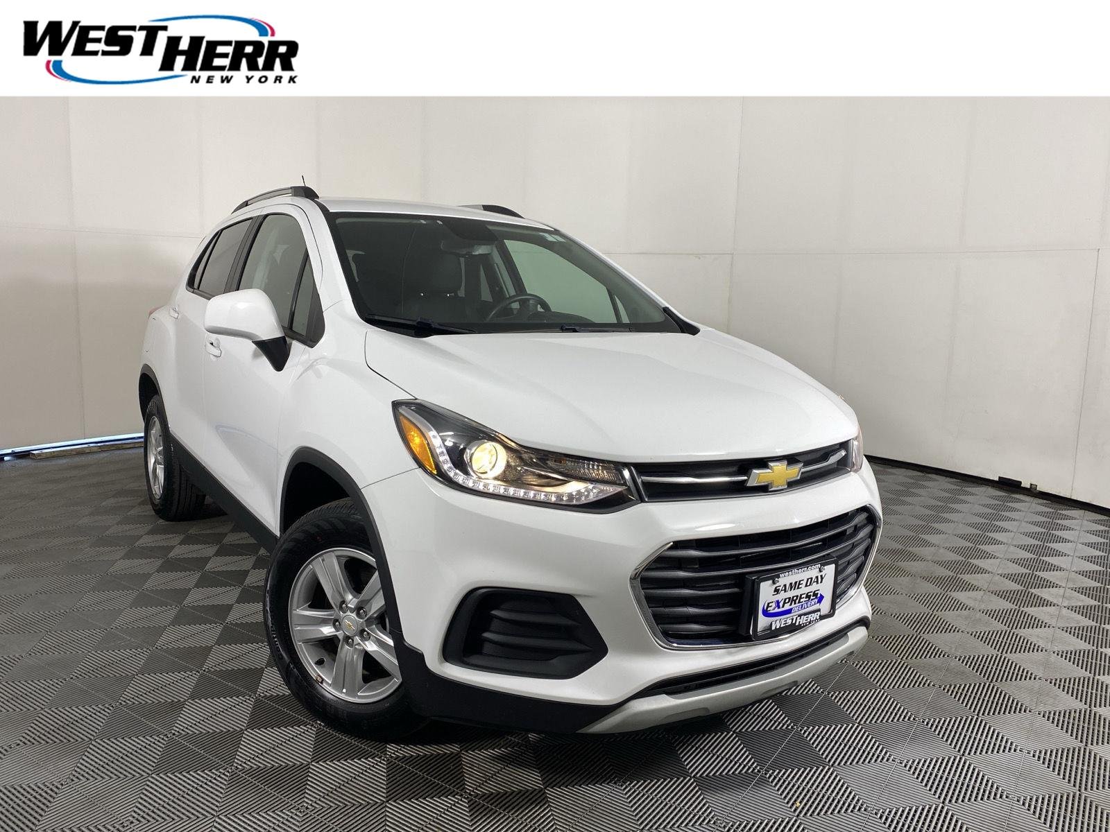 Used 2022 Summit White Chevrolet LT image 1