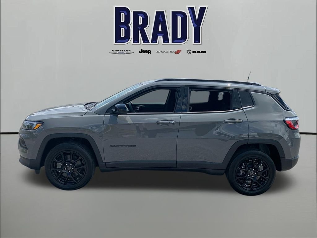 New 2026 Sting-Gray Clear-Coat Exterior Paint Jeep Latitude image 4