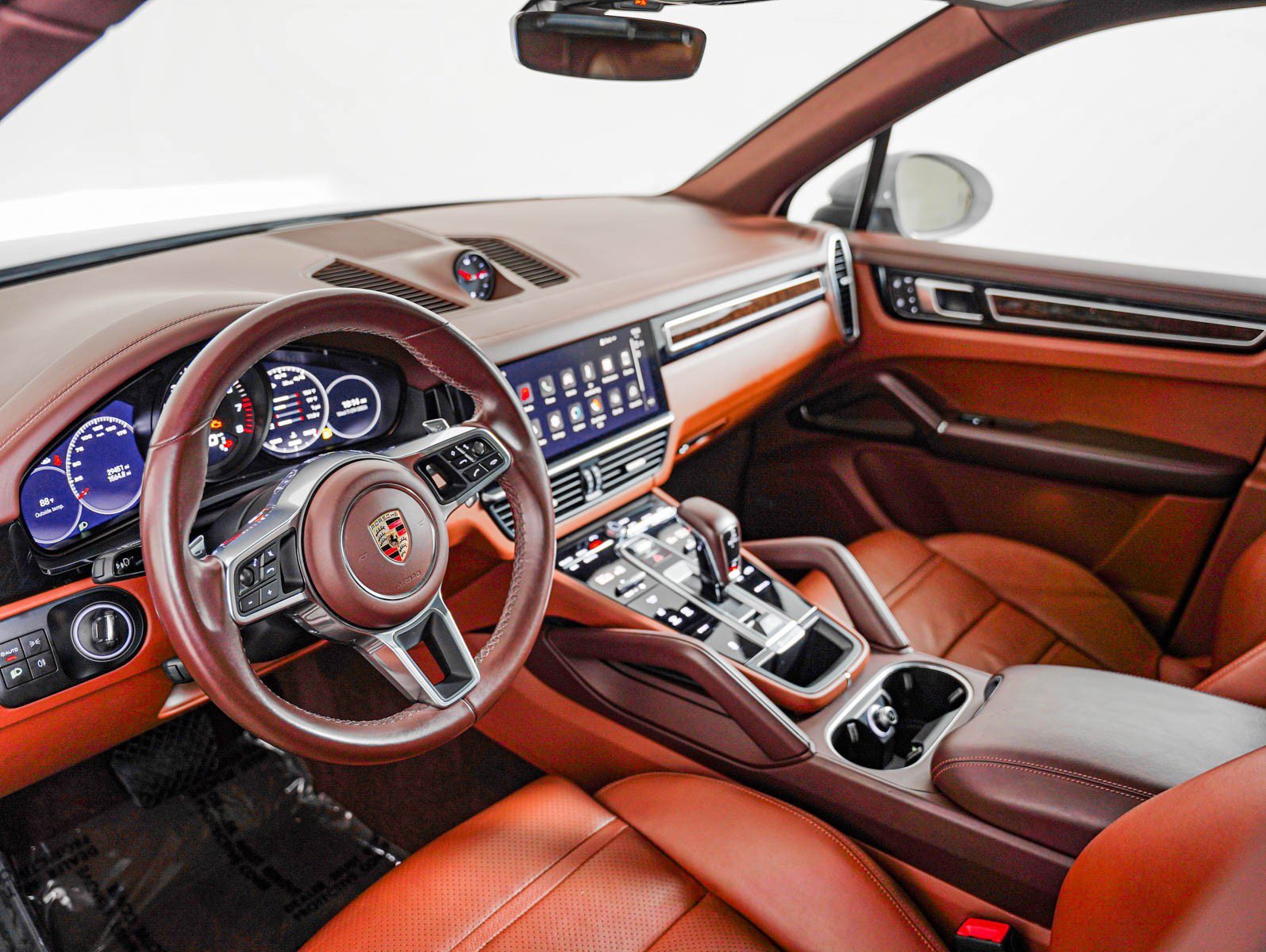 Certified Used 2023 CHALK Porsche  image 4