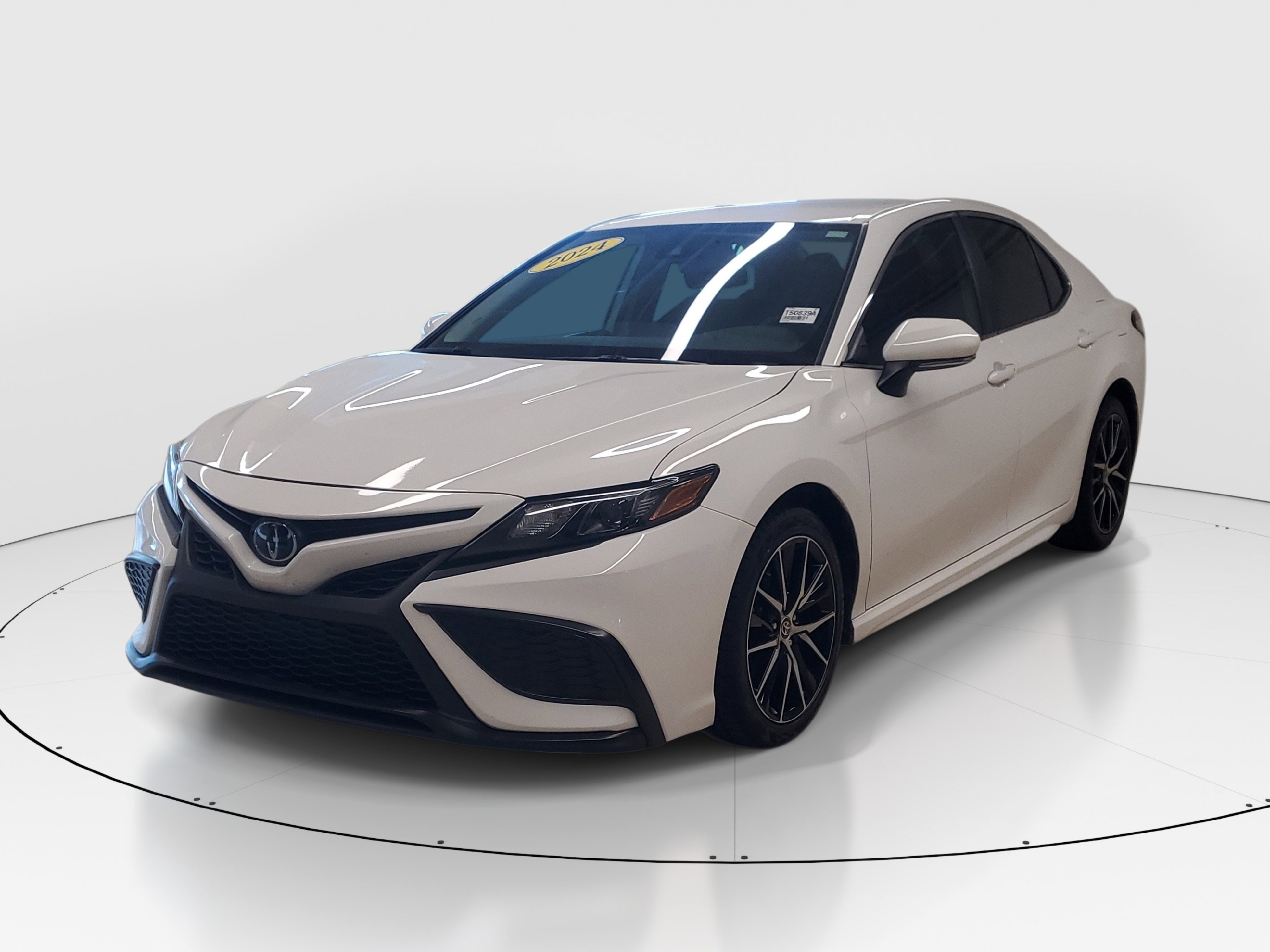 Used 2024 Ice Toyota SE image 3