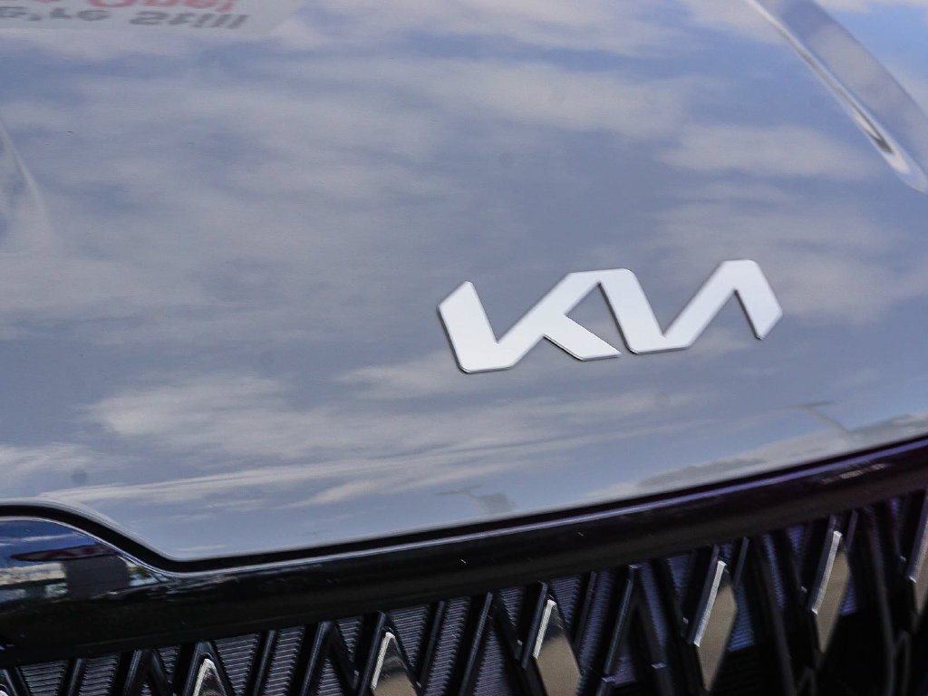 Used 2025 White Kia EX image 9