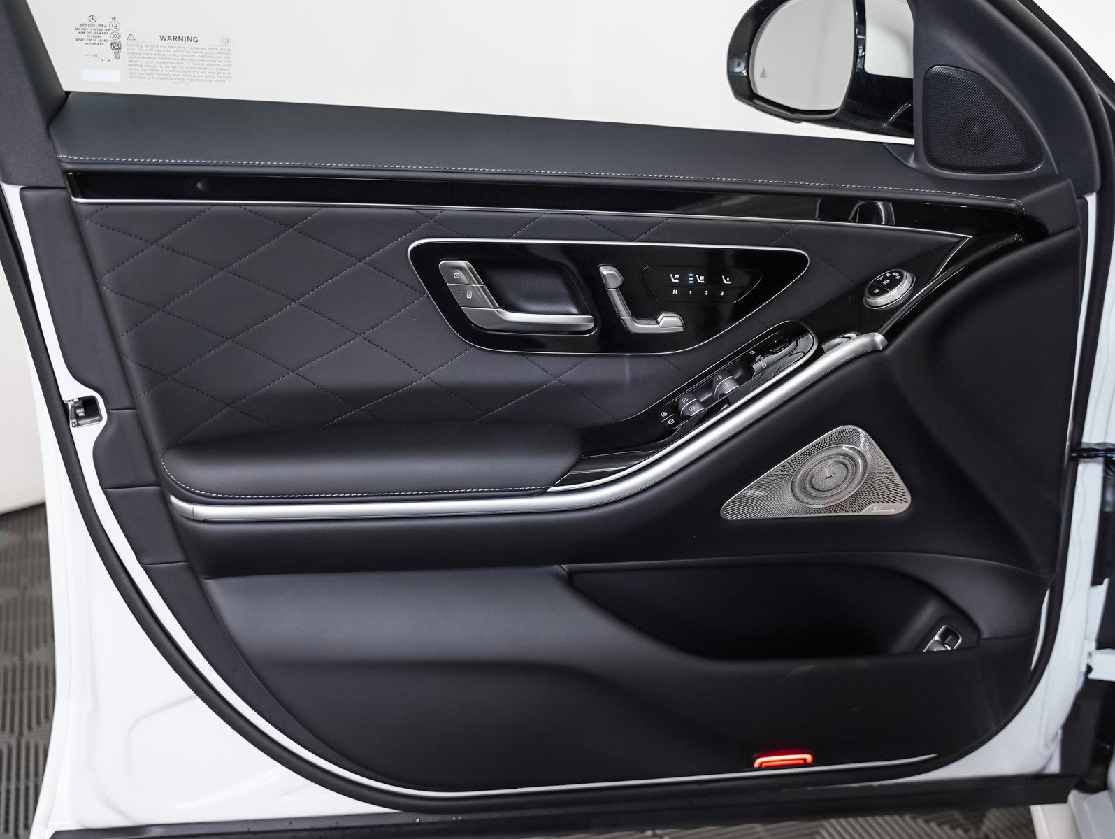 New 2026 MANUFAKTUR Moonlight White Metallic Mercedes-Benz S 580 image 22