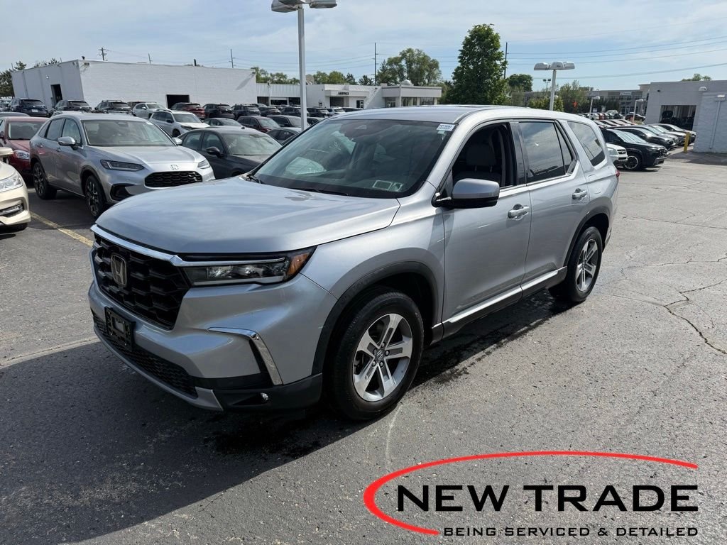 Used 2023 Silver Honda EX-L image 1