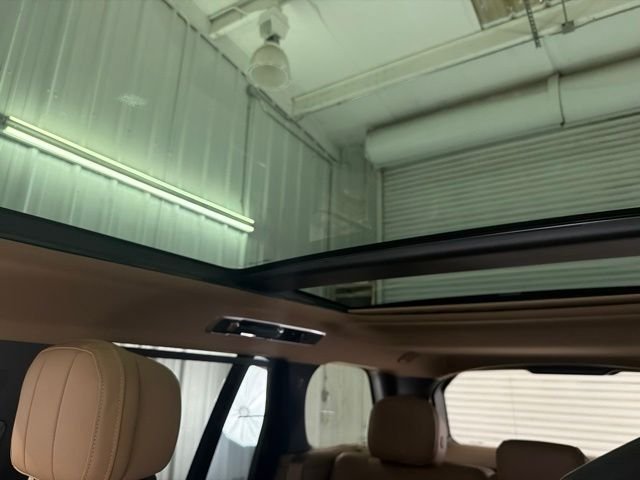 New 2026 Eiger Grey Land Rover SE image 38
