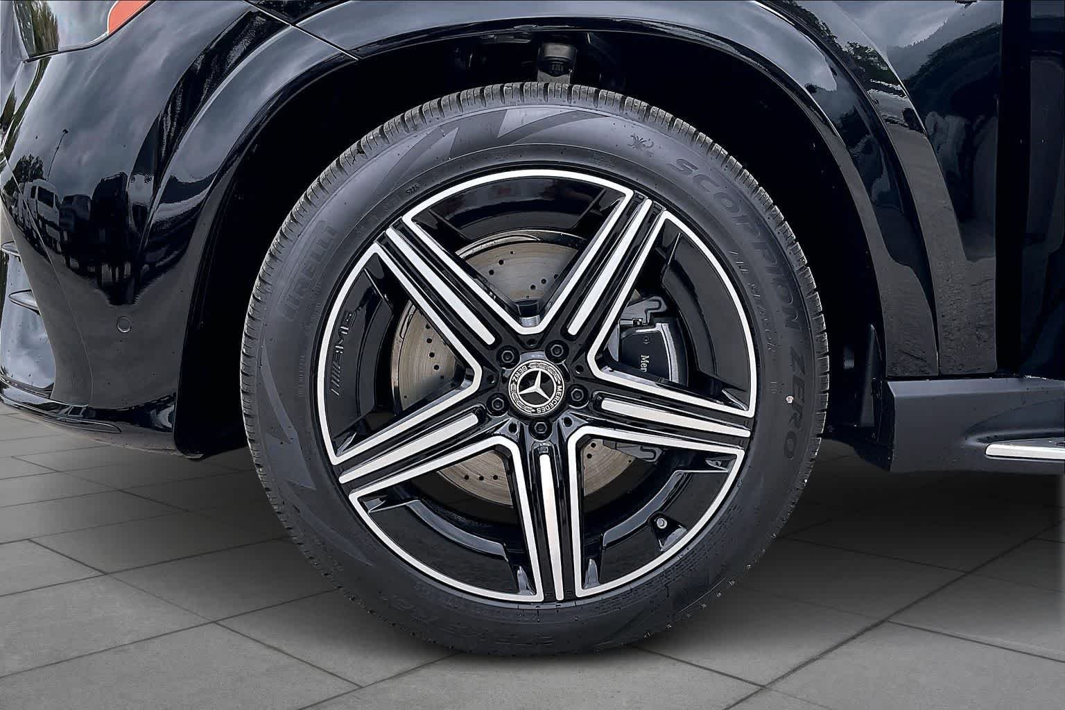 New 2026 Black Mercedes-Benz GLE 450 image 15