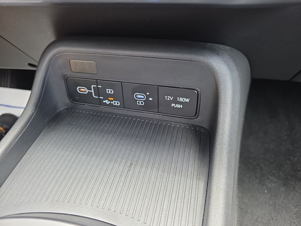 Used 2025 Yellow Hyundai SEL image 31