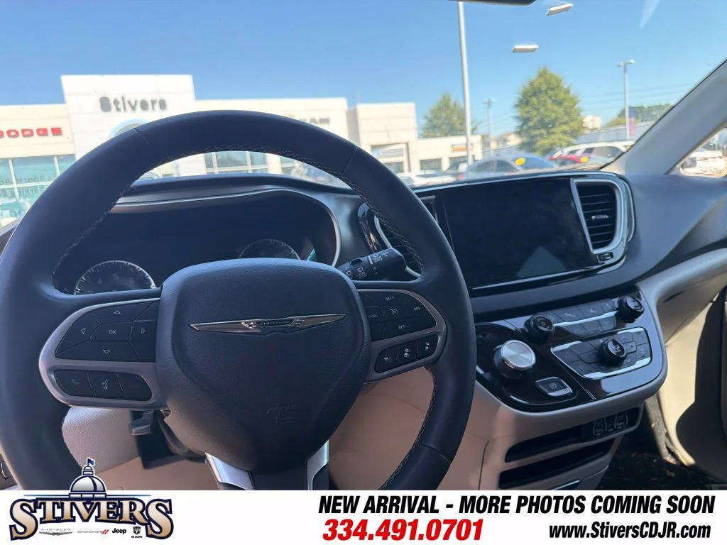 Used 2023 White Chrysler Touring L image 17