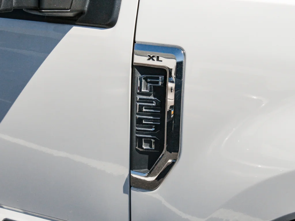 Used 2020 Oxford White Ford XL image 4