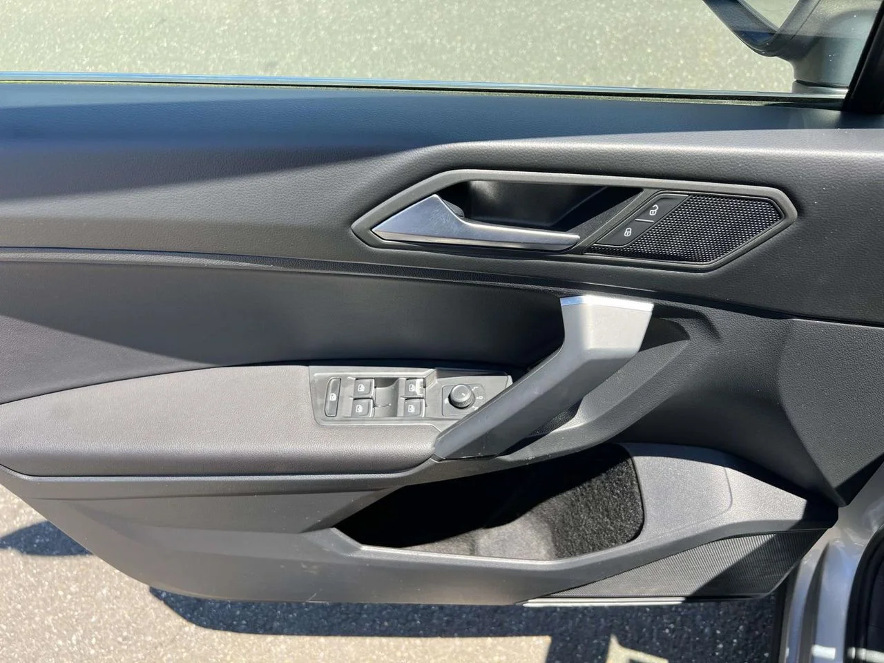 Used 2019 Platinum Gray Metallic Volkswagen 2.0T SE image 30