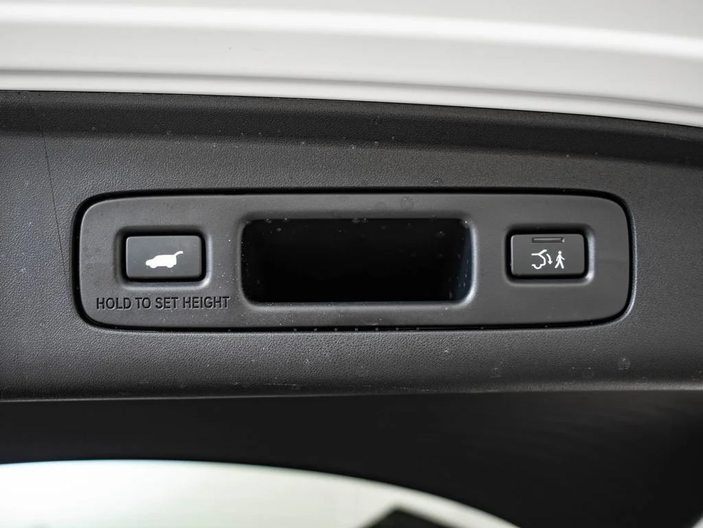 Used 2025 Platinum White Pearl Acura  image 21