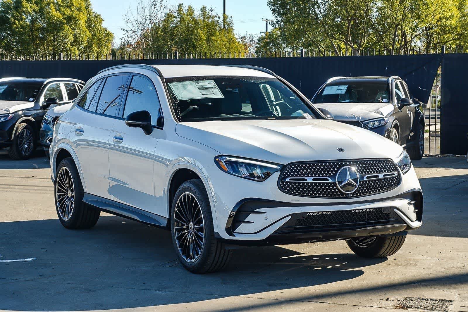 New 2026 Polar White Mercedes-Benz GLC 300 image 3