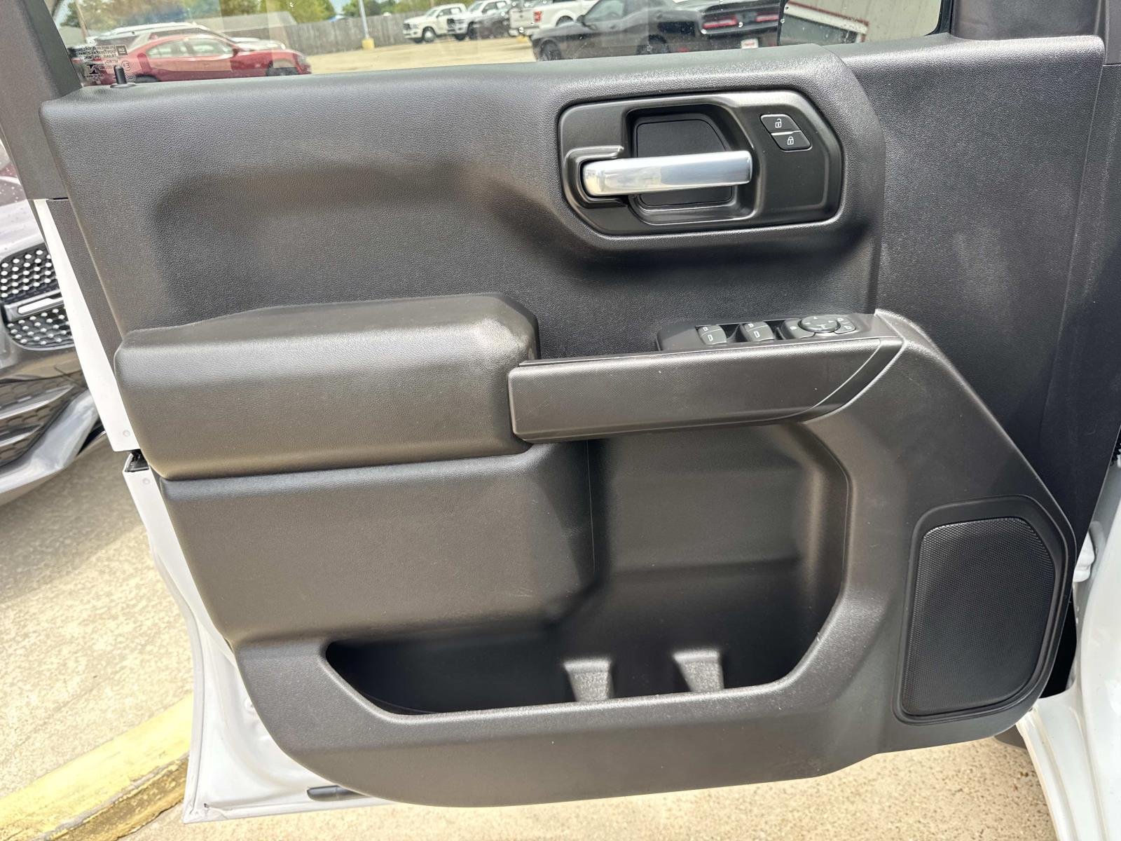 Used 2021 Summit White GMC  image 18