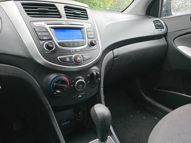 2012 Hyundai Accent GS - Photo 32