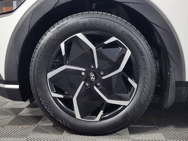 Certified Used 2024 White Hyundai SE image 20