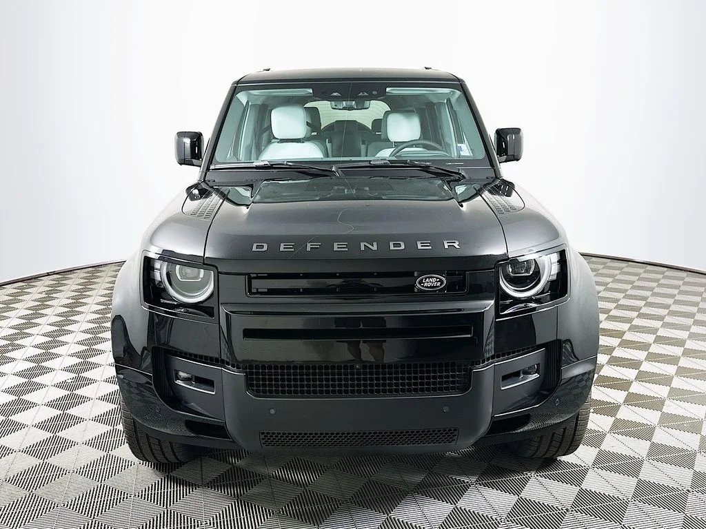 New 2026 Santorini Black Land Rover X-Dynamic SE image 2