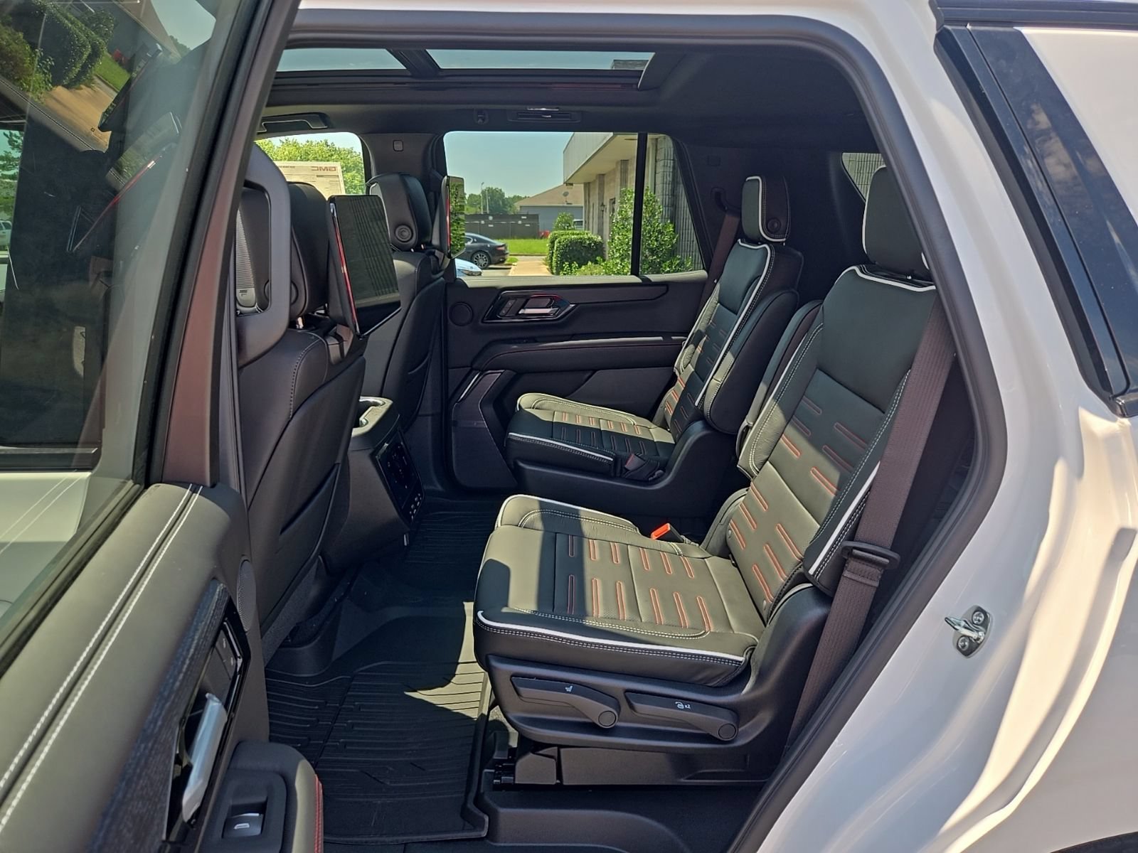 2026 GMC Yukon AT4 Ultimate - Photo 24