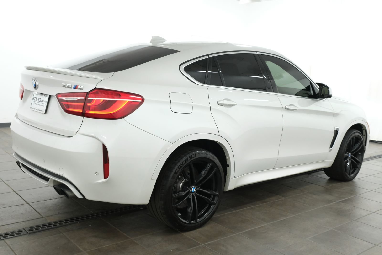 Used 2016 White Metallic BMW Base image 5