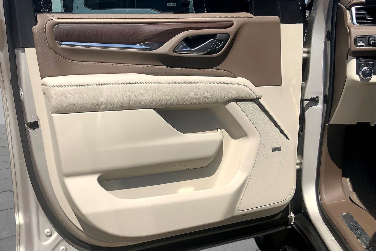 Used 2023 Pearl Beige Metallic GMC Denali image 22