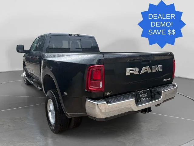 New 2026 Diamond Black Crystal Pearl-Coat Exterior Paint RAM Tradesman image 6