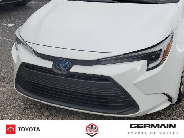 Certified Used 2025 WIND CHILL PEARL Toyota  image 14