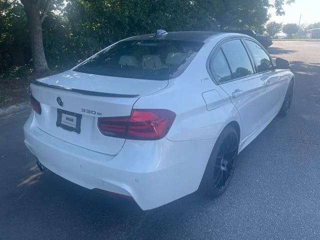Used 2018 White BMW 330e iPerformance image 5