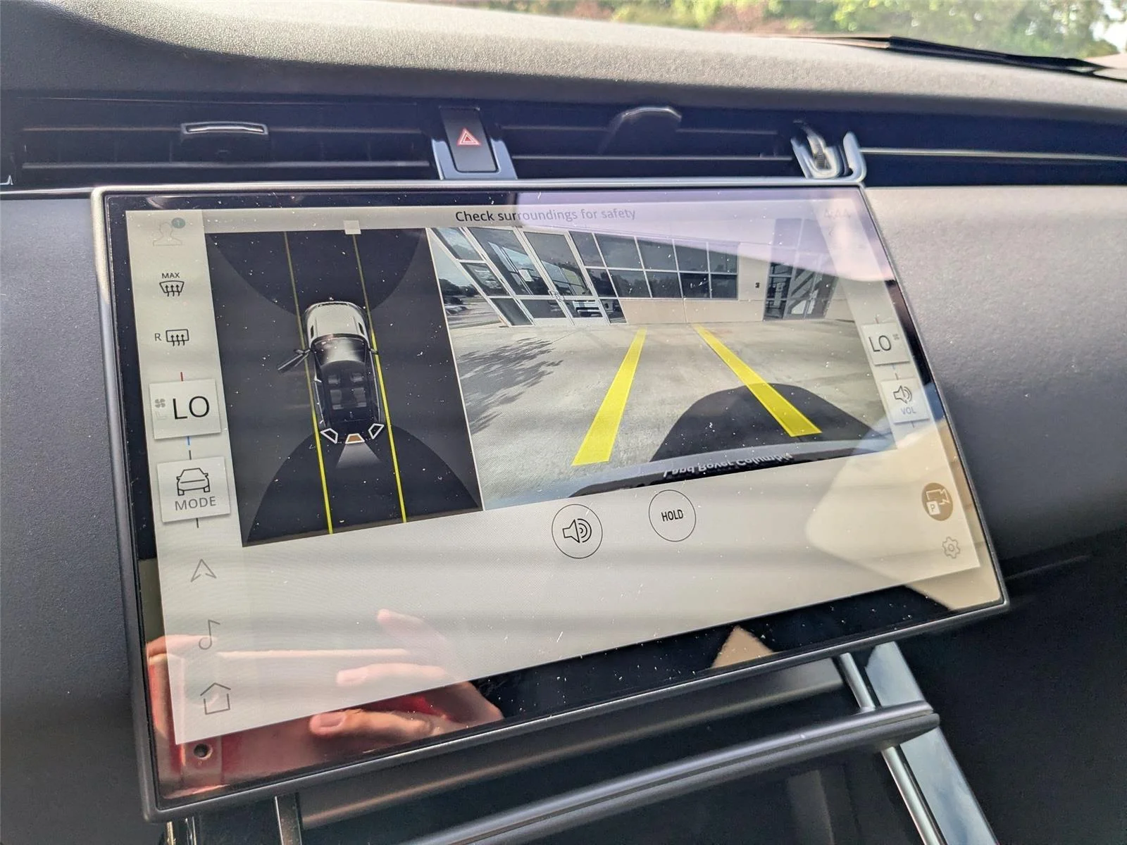 Used 2025 Fuji White Land Rover Dynamic SE image 20
