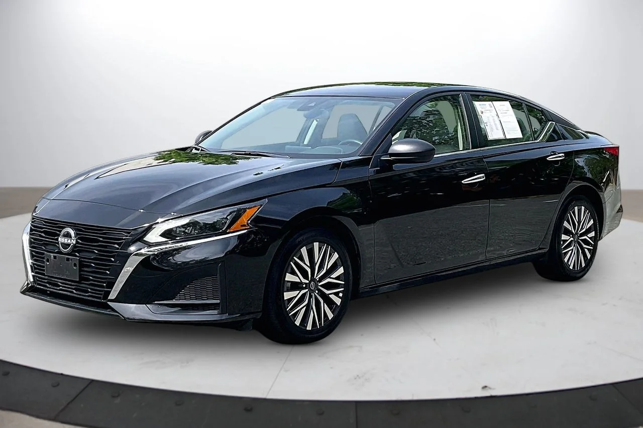 Used 2025 Black Nissan 2.5 SV image 4