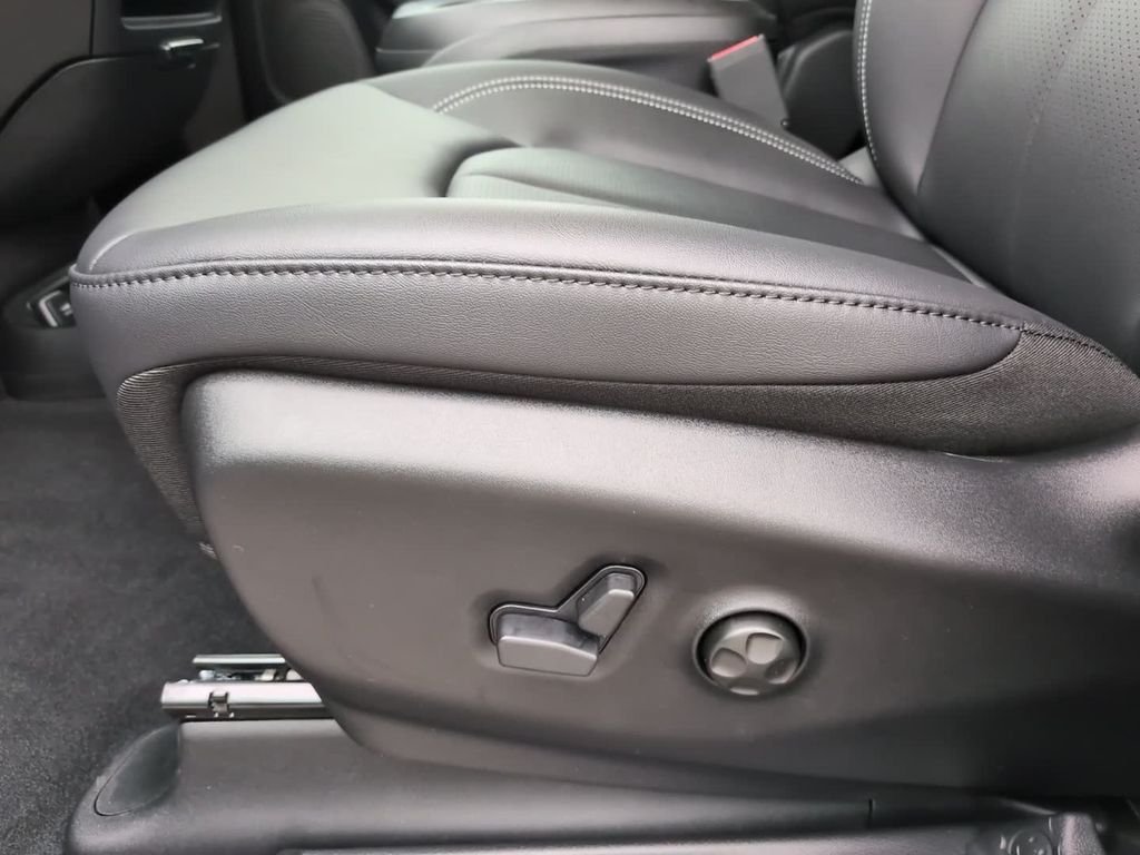 New 2027 Bright White Clear-Coat Exterior Paint Chrysler  image 18
