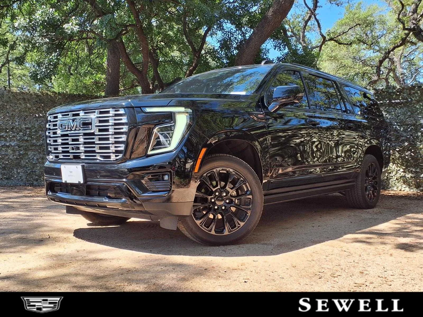 2025 GMC Yukon Denali AWD's photo