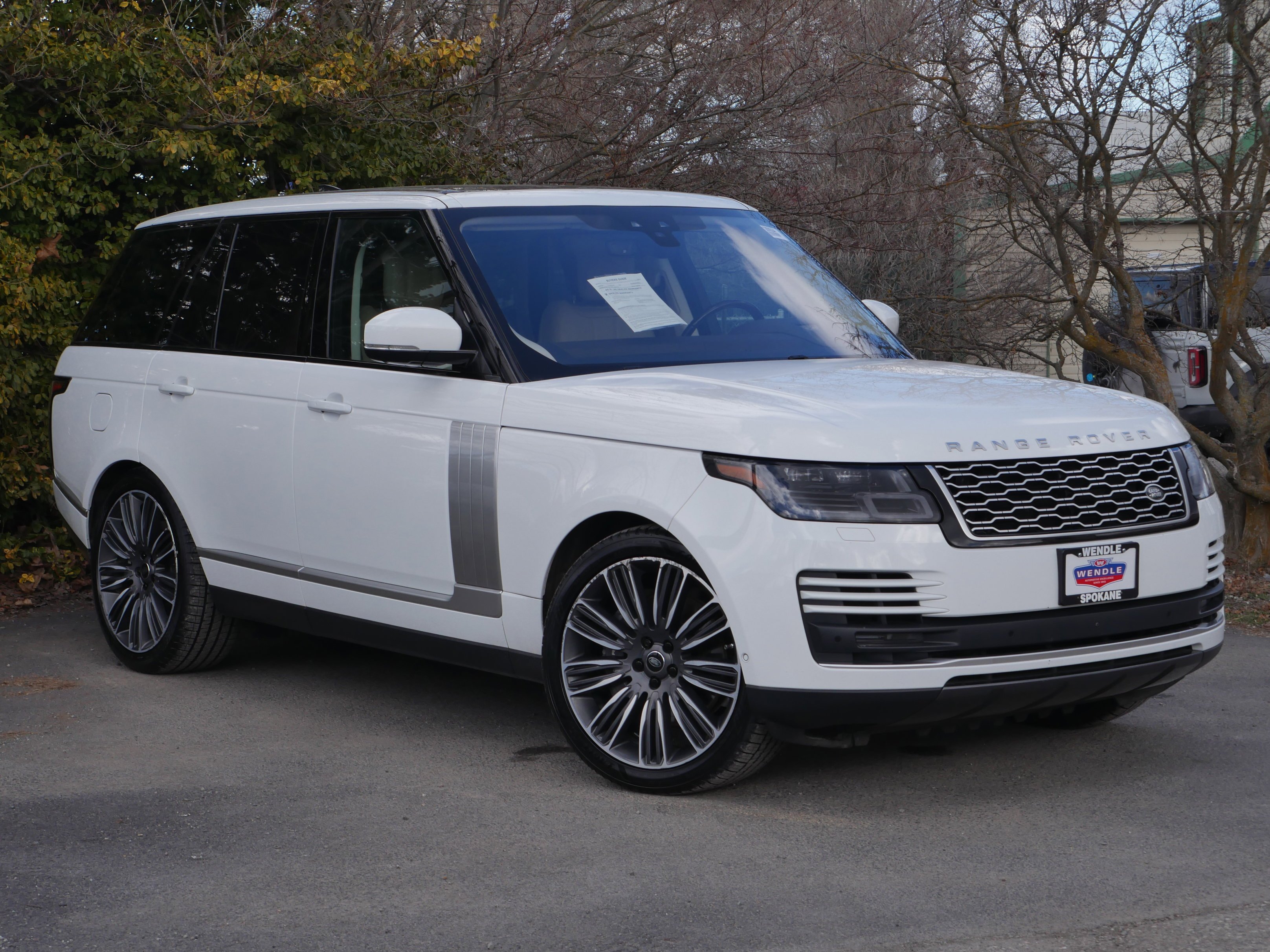 Used 2019 Fuji White Land Rover  image 40