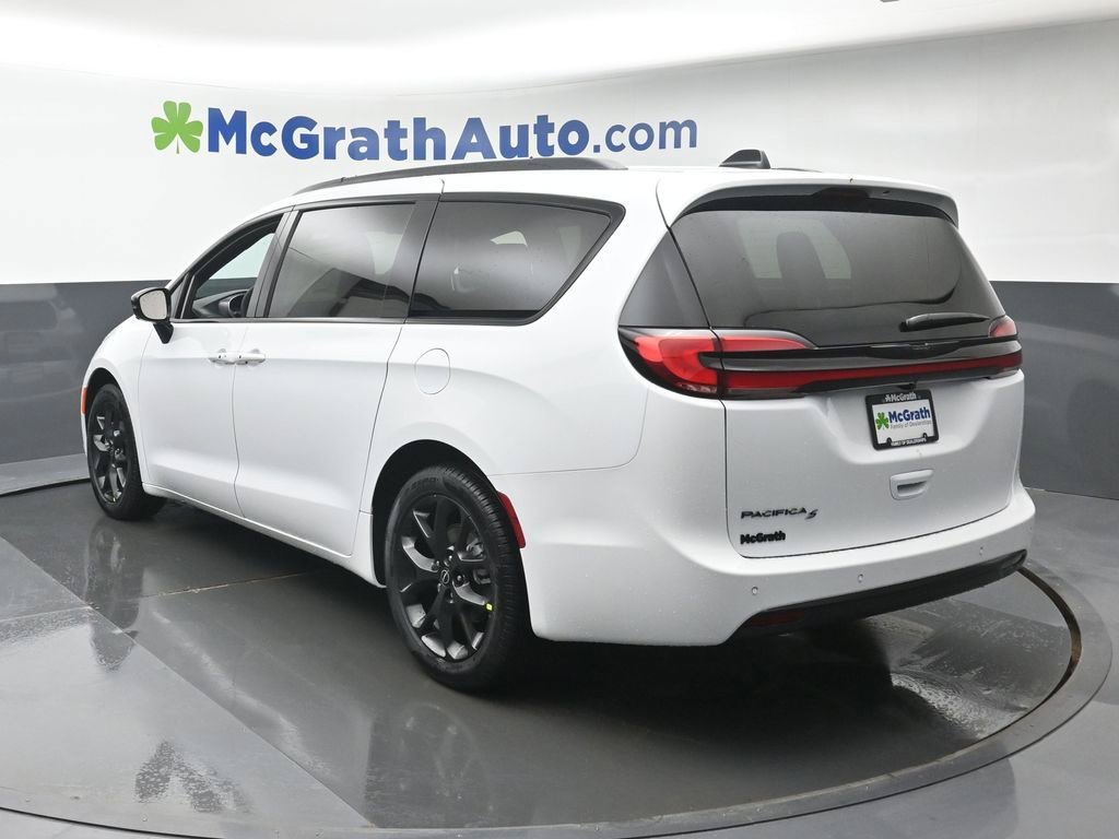 New 2026 Bright White Clear-Coat Exterior Paint Chrysler Select image 29