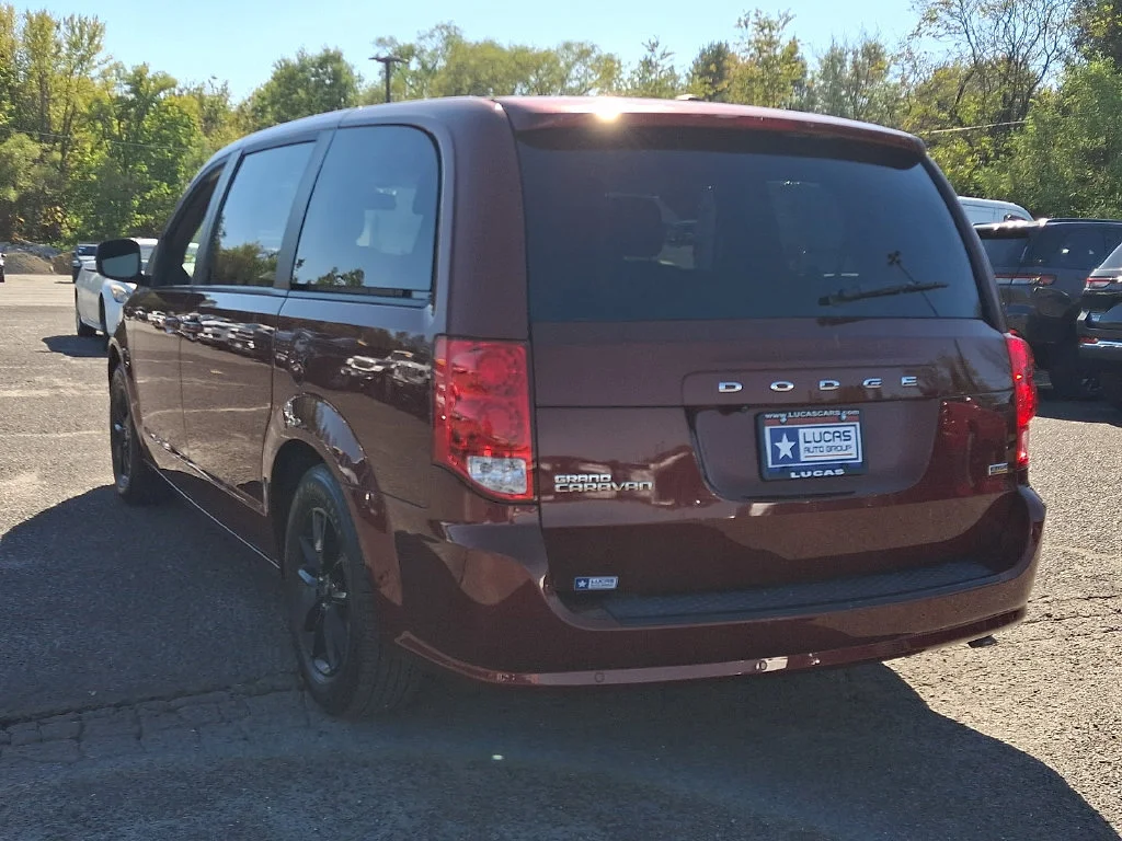 Used 2019 Red Dodge SXT image 9