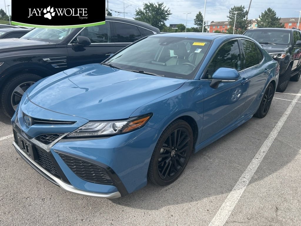 2023 Toyota Camry XSE Hybrid's photo