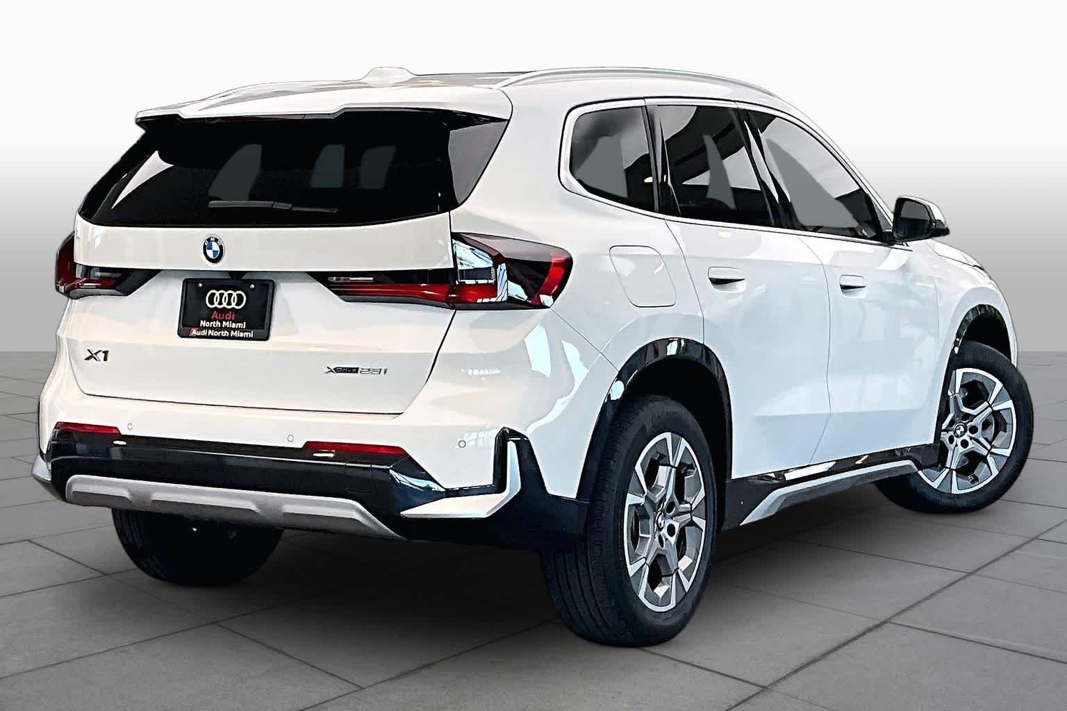 Used 2025 Alpine White BMW xDrive28i image 25