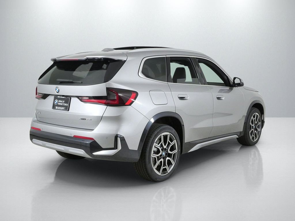 New 2026 Space Silver Metallic BMW xDrive28i image 9