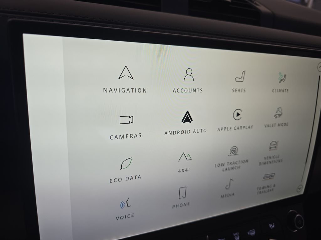 New 2026 Tasman Blue LAND ROVER X-Dynamic SE image 16