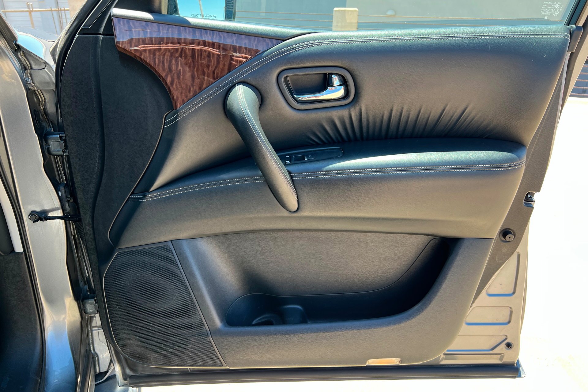 Used 2018 Gun Metallic Nissan SL image 24