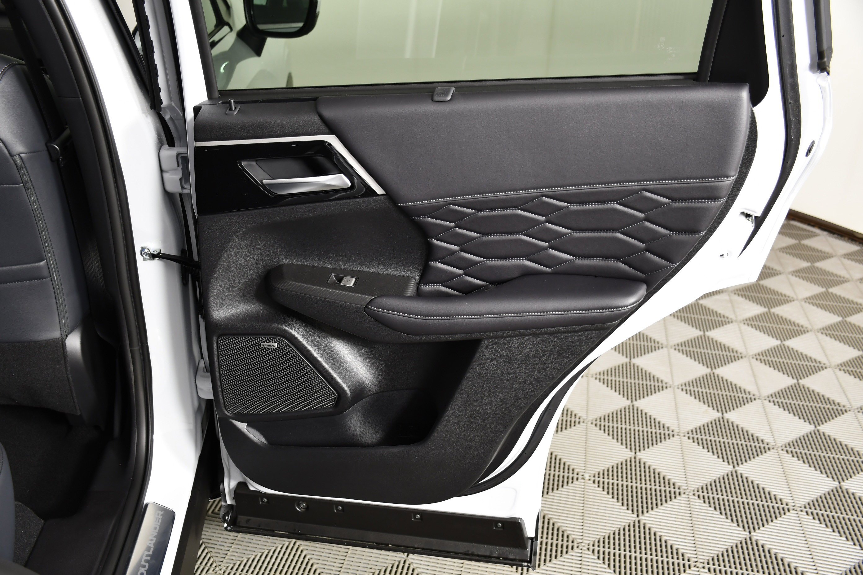 New 2026 White Diamond Mitsubishi SEL image 34