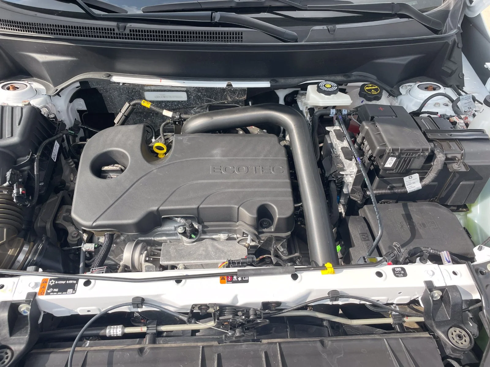 Used 2024 White GMC SLE image 25