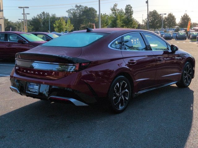 Used 2024 Red Hyundai SEL image 5