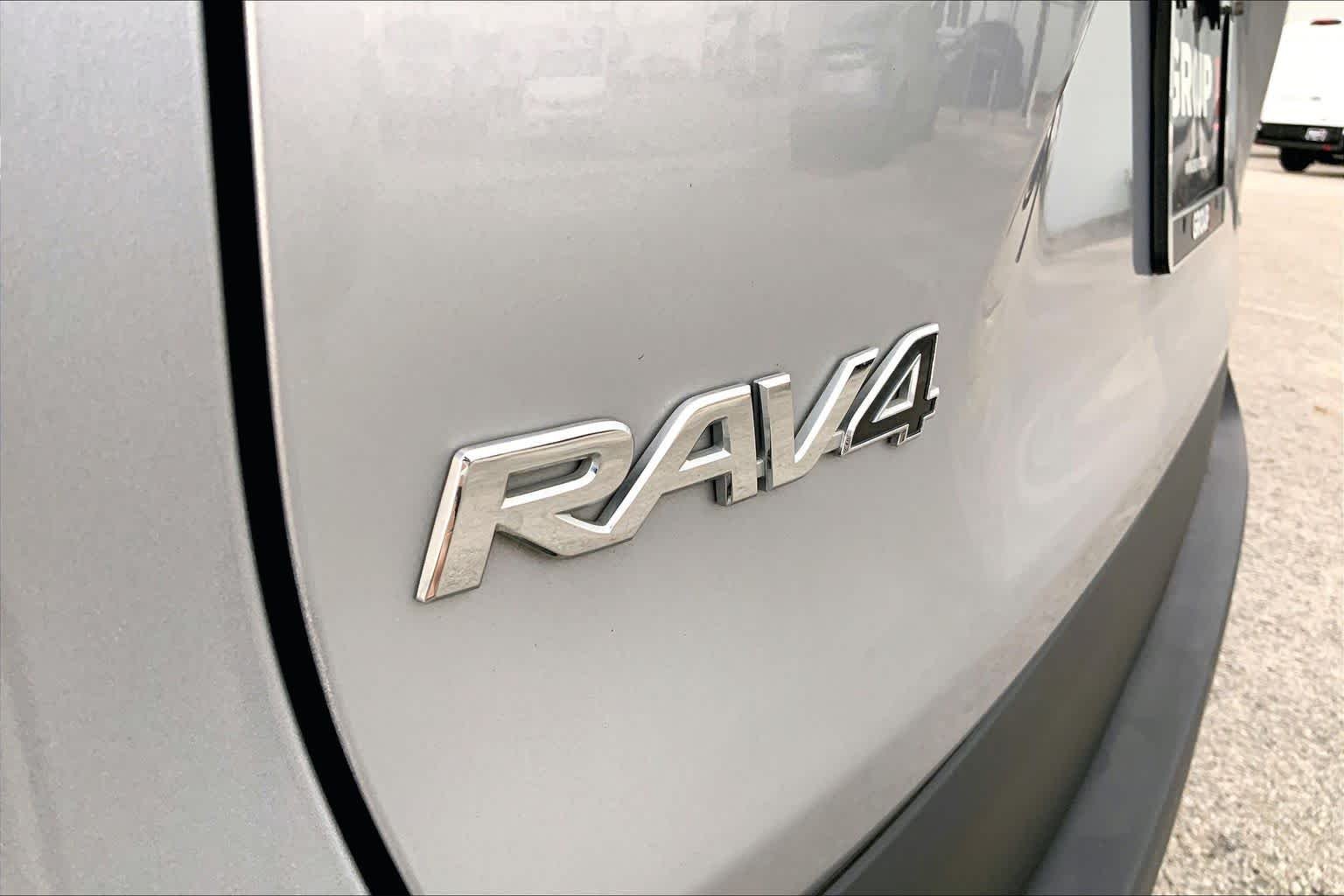 Used 2024 Silver Sky Metallic Toyota Hybrid XLE image 61