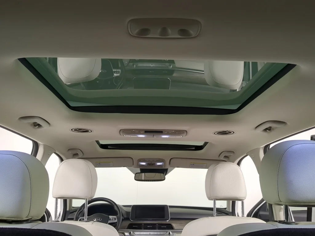 Used 2020 White Kia SX image 19