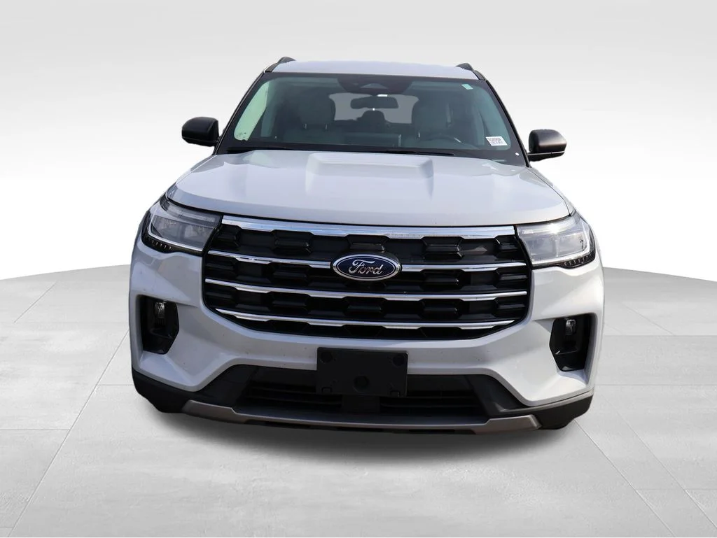 Used 2025 White Metallic Ford Active image 7
