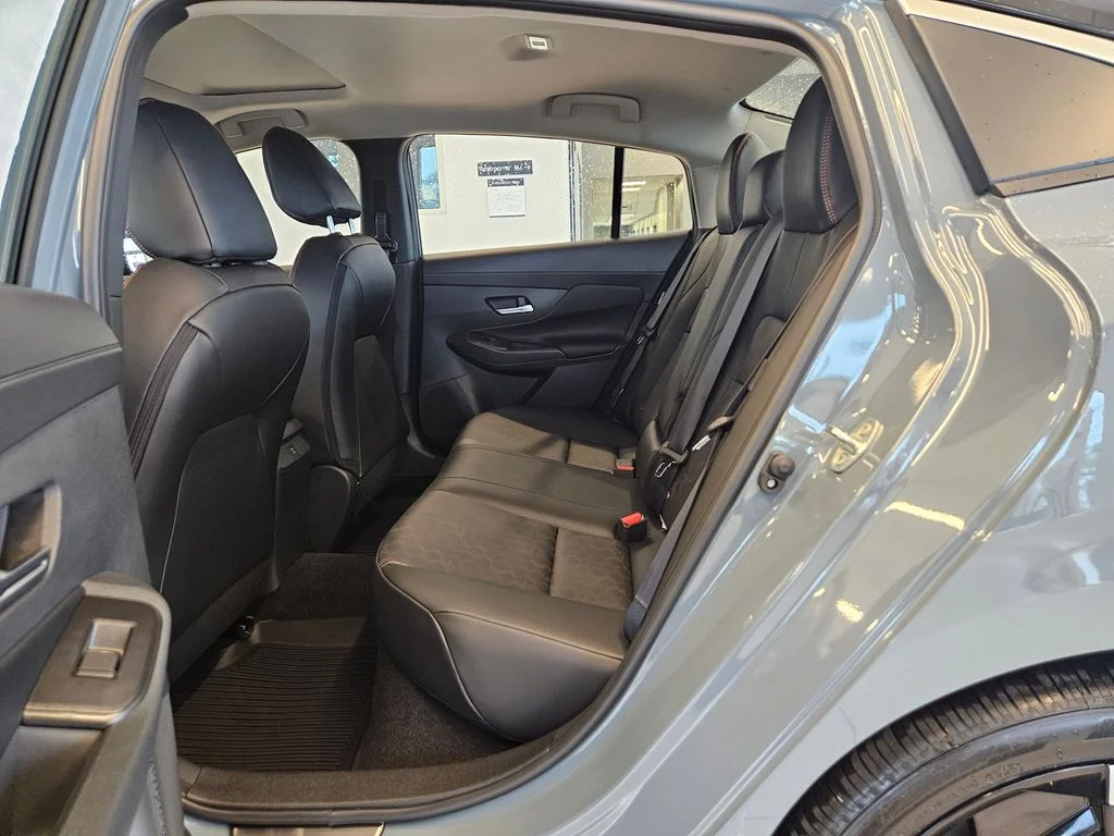 New 2026 Atlantic Gray Metallic / Super Black Two-tone Nissan SR image 27