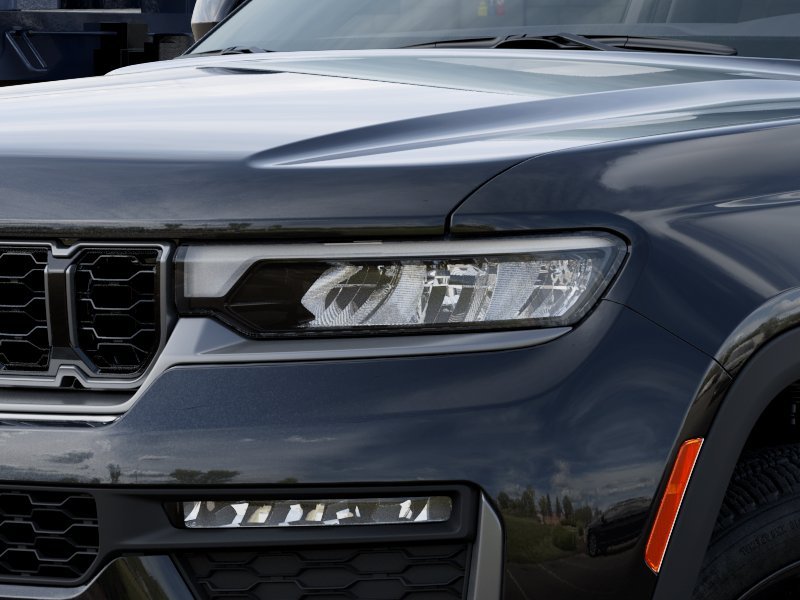 New 2026 Diamond Black Crystal Pearl-Coat Exterior Paint Jeep Limited image 26