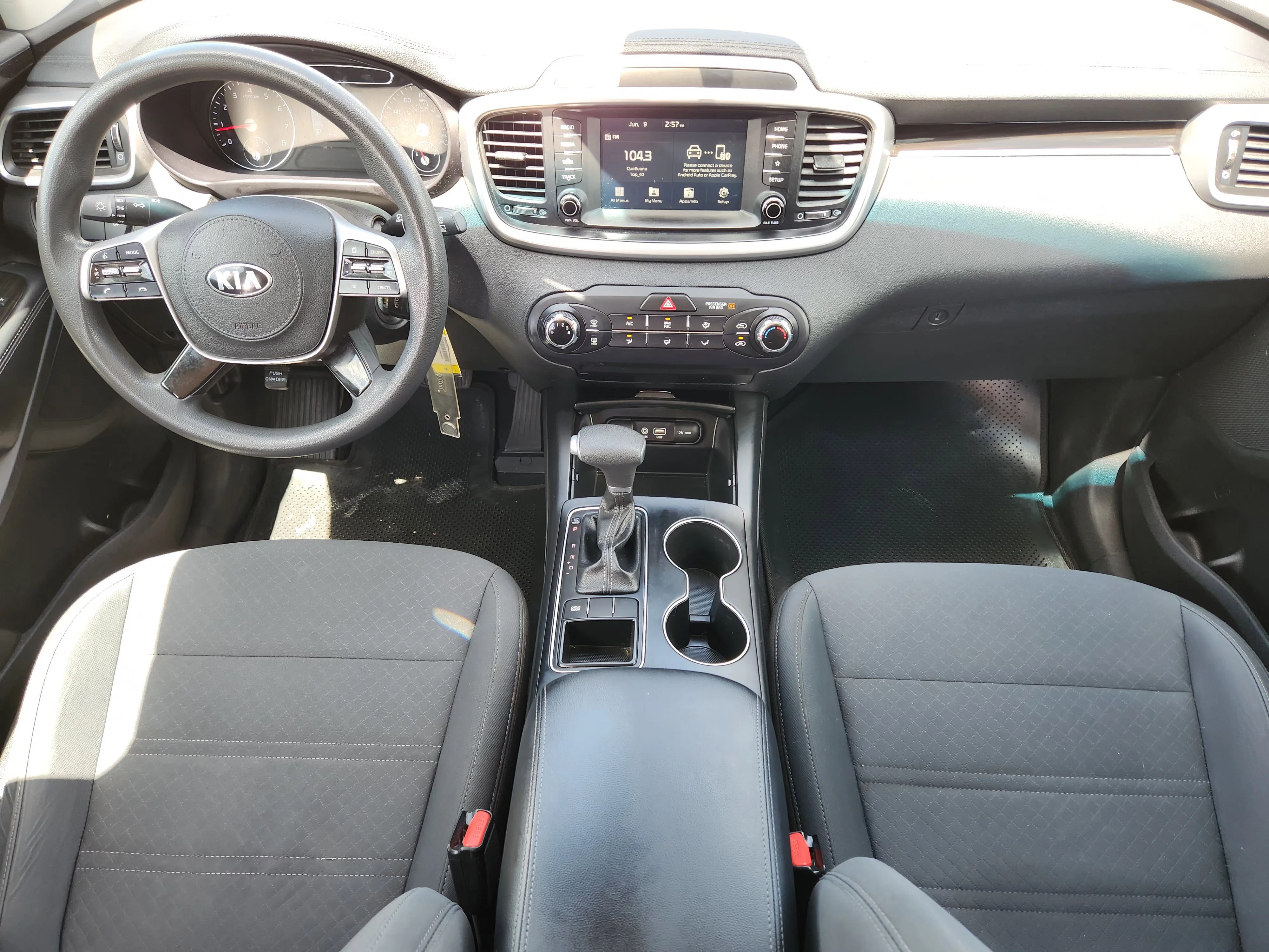 Used 2020 Everlasting Silver Kia L image 25