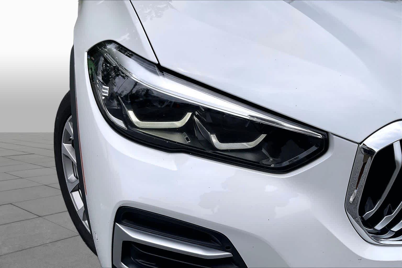 Used 2022 Mineral White Metallic BMW xDrive40i image 28